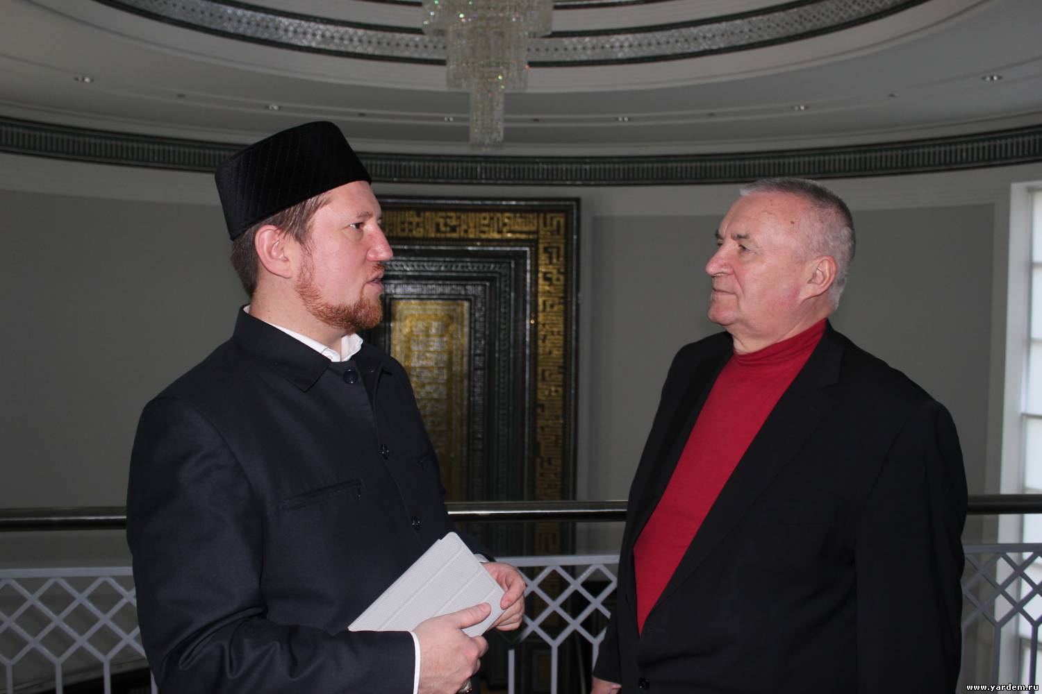Сотрудники телестудии "Дөнья" ("Мир") Конгресса татар посетили мечеть "Ярдэм"