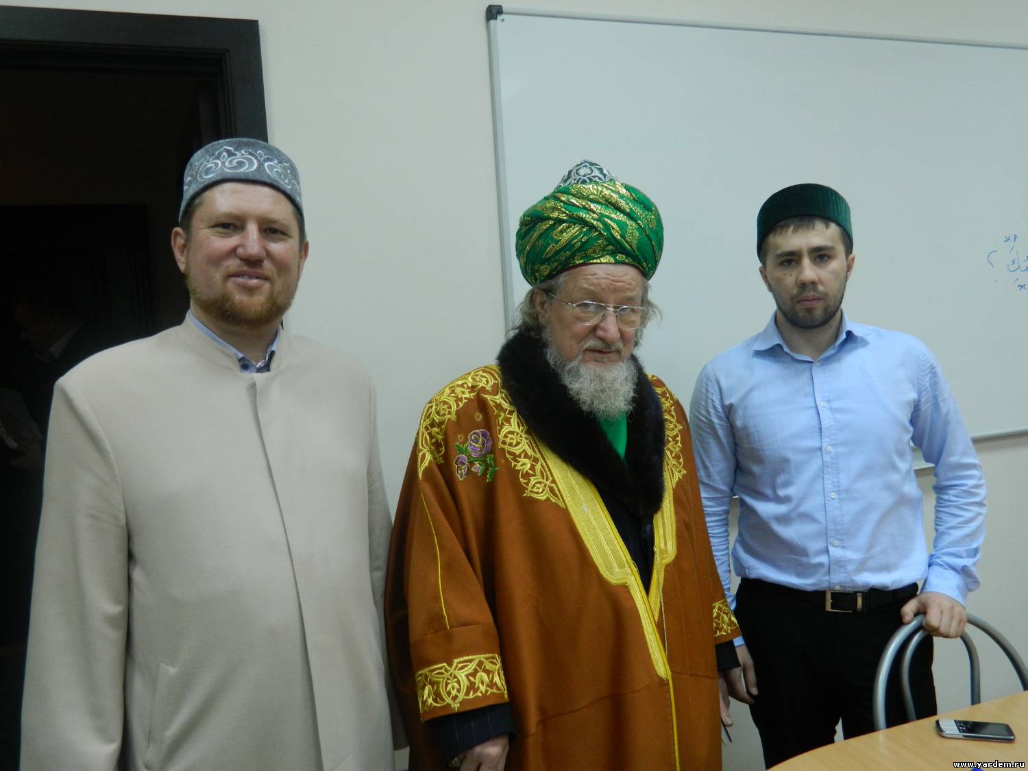 Верховный муфтий Талгат Таджуддин посетил мечеть "Ярдэм"