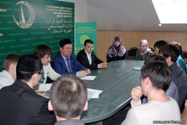 Илдар Баязитов встретился с волонтерами отряда "Заман"