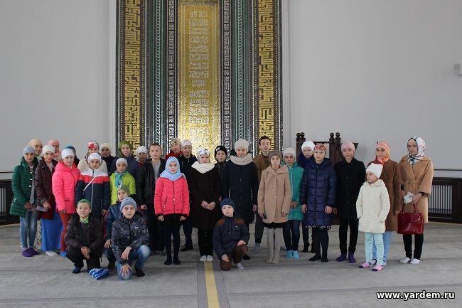 Мечеть "Ярдэм" посетили дети-призеры конкурса "Шэкертлэр бэйгесе"