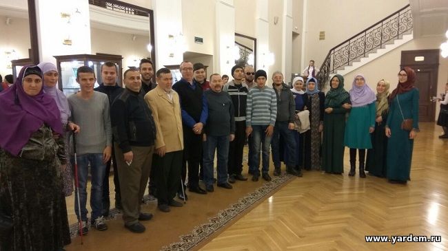 Группа незрячих "шакирдов" проходящих реабилитацию в мечети "Ярдэм" посетили театр им. Качалова
