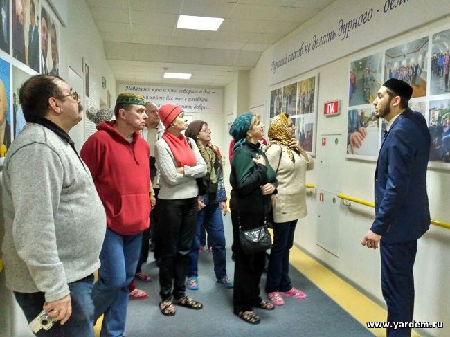 В рамках экскурсионного тура "Казань мусульманская" мечеть "Ярдэм" посетила экскурсия из Москвы