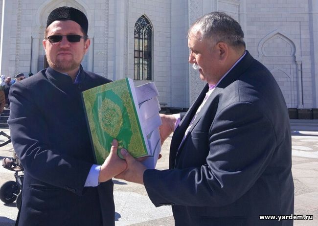 Илдар хазрат Баязитов передал "Музею Корана" специальное издание Корана для незрячих. Общие новости