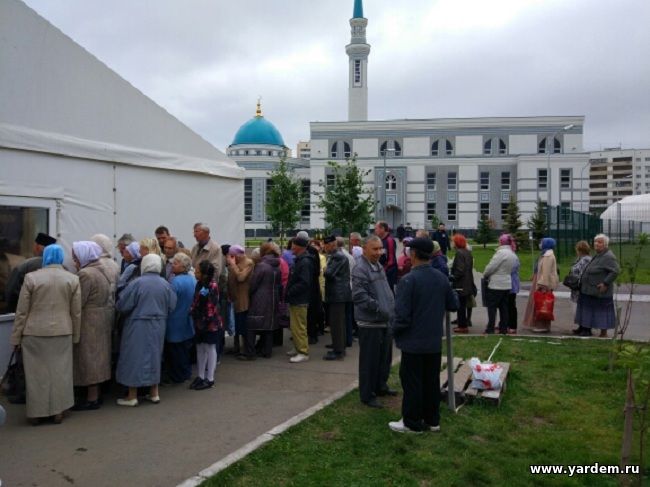 В мечети "Ярдэм" более 500 нуждающихся получили пакеты с мясом