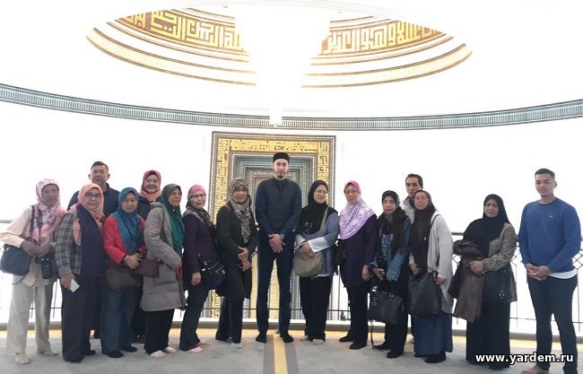 Мечеть и реабилитационный центр "Ярдэм" посетила группа из Малайзии