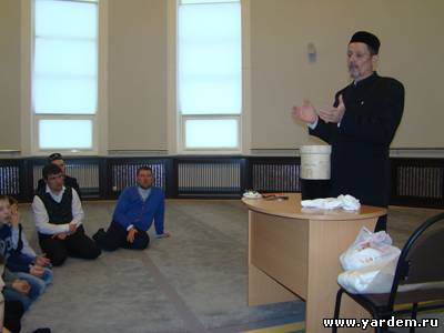 В мечети "Ярдэм" прошел мастер-класс по завязыванию чалмы