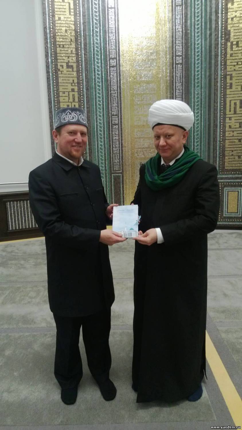 Муфтий Москвы Альбир Крганов поздравил Мавлидом Илдара Баязитова