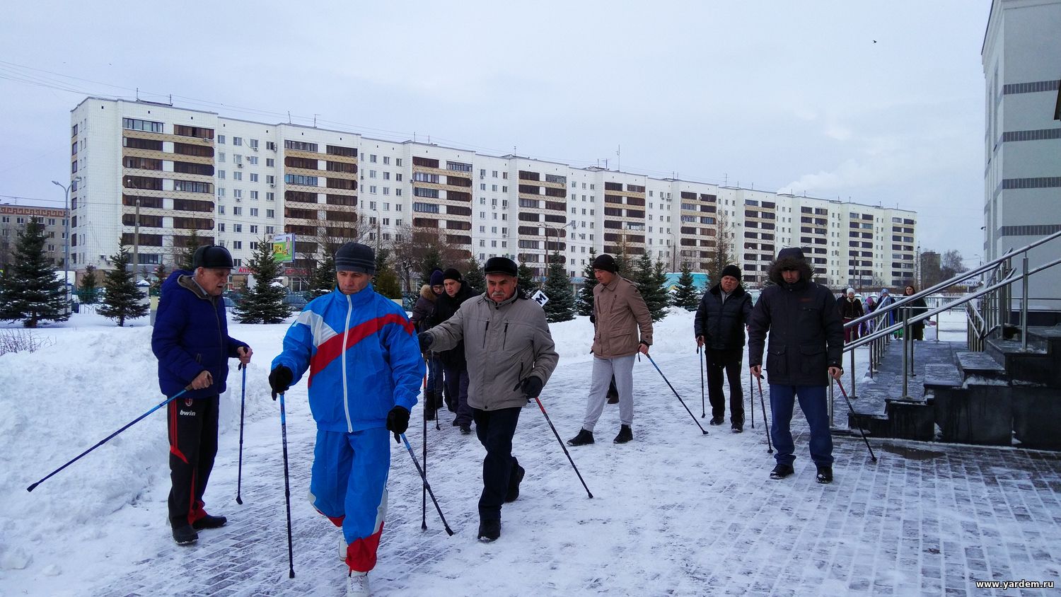 Незрячие и слабовидящие курсанты фонда «Ярдэм» вышли на скандинавскую ходьбу ⠀. Общие новости