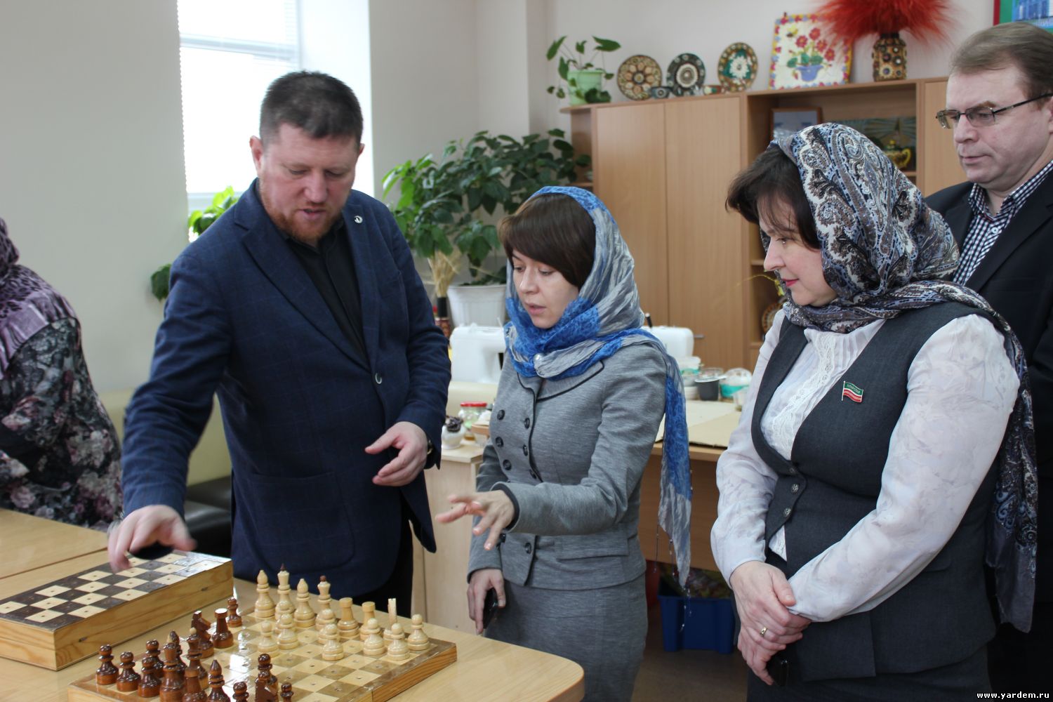 Депутаты Госсовета РТ Светлана Захарова и Аида Шарипова посетили центр незрячих "Ярдэм"