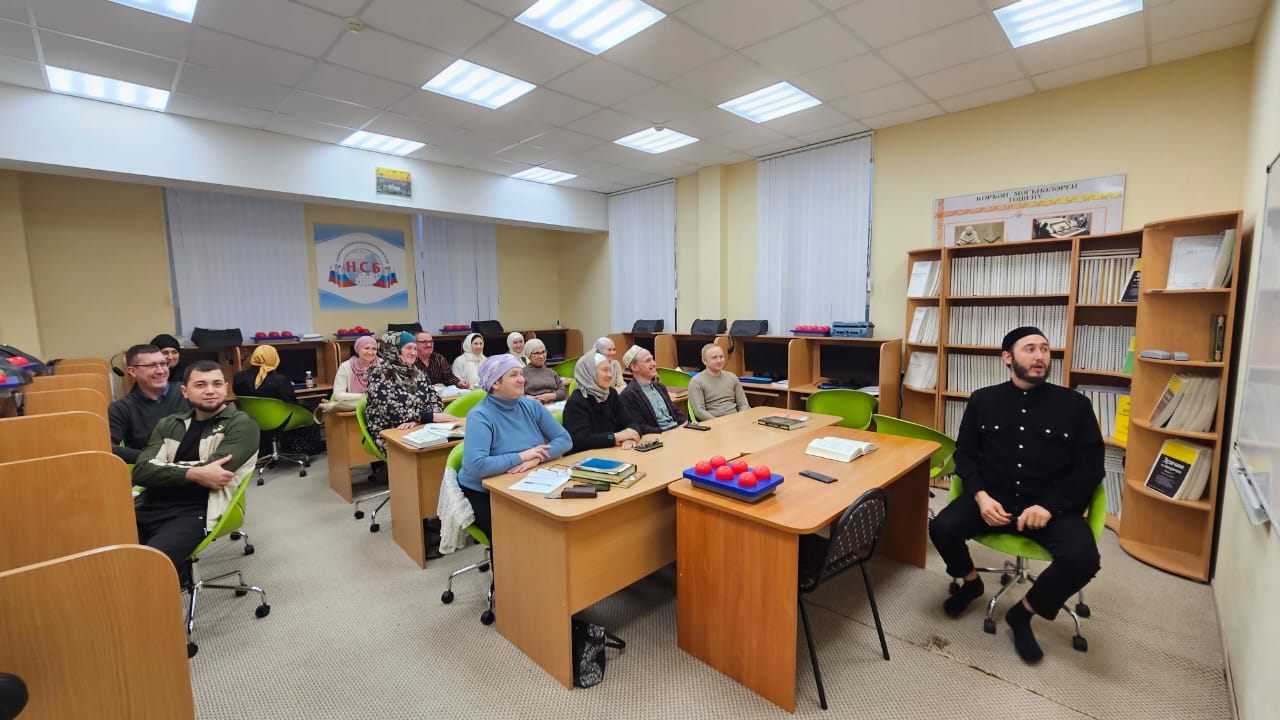 Рафис хазрат Сайфуллин дает уроки