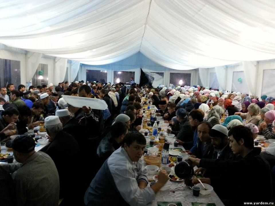 Международный центр  «Халяль» СМР провел ифтар в мечети "Ярдэм" Казани