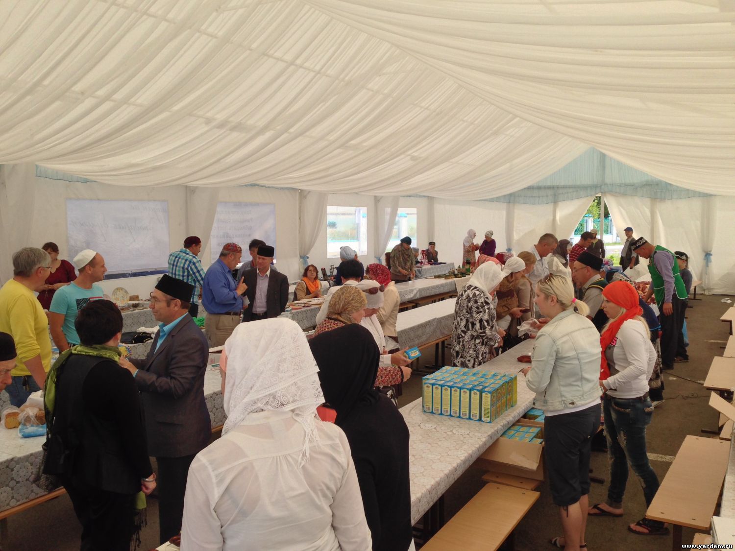 В палатке Рамазана мечети "Ярдэм" прошла халяльная ярмарка