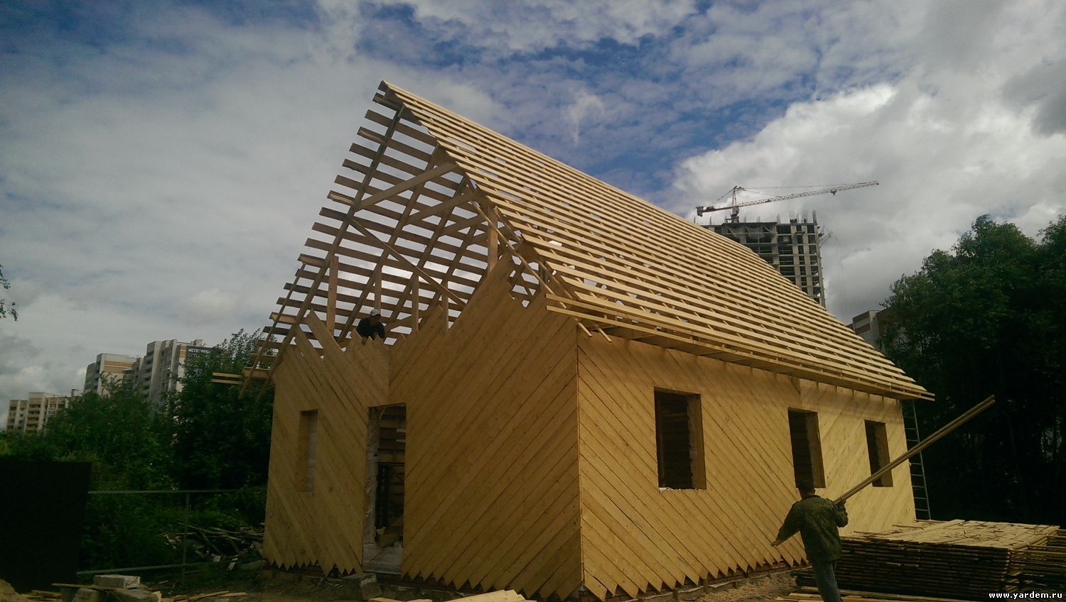 Фонд «Ярдэм» строит дом для погорельцев