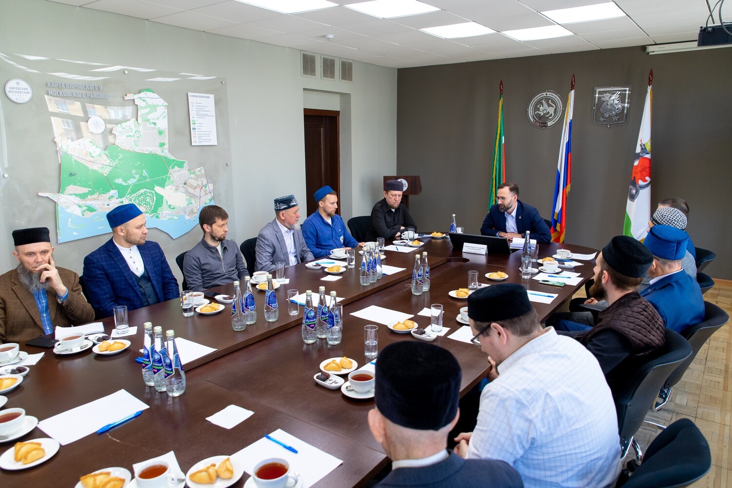 Глава администрации Кировского и Московского районов встретился с имамами местного мухтасибата